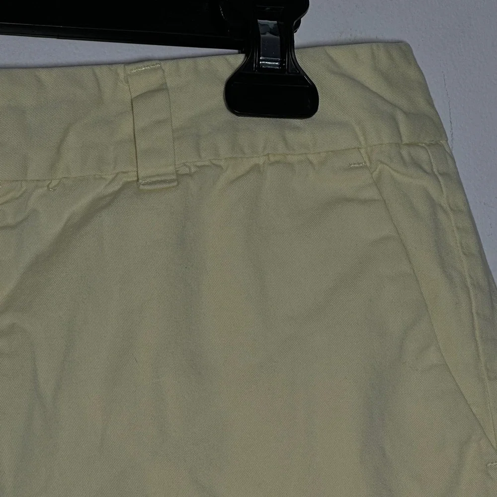 Ann Taylor LOFT Women's Yellow Cotton Shorts Size 6 Casual‎ Everyday Wear